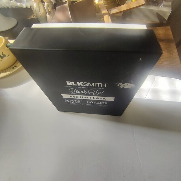 BlkSmith Premium 8oz Hip Flask in Classic Gold. Food Grade Stainless Steel. - Picture 2 of 7